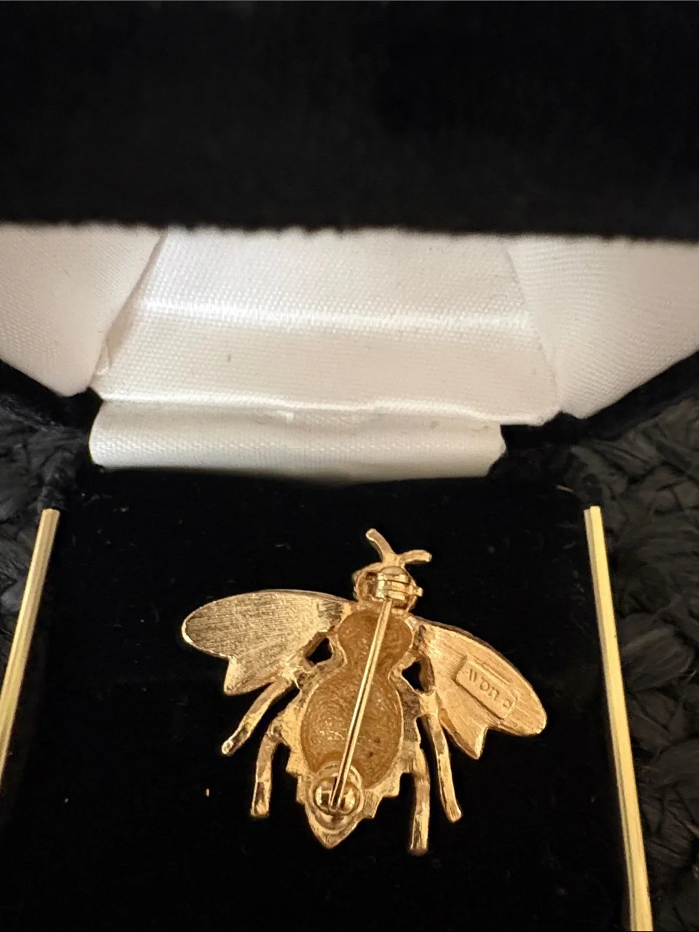 Avon Gold Tone Bee Brooch